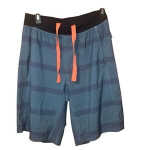 395. Lululemon men’s board shorts size medium